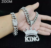 PULSERA LARGA CON DIAMANTES .