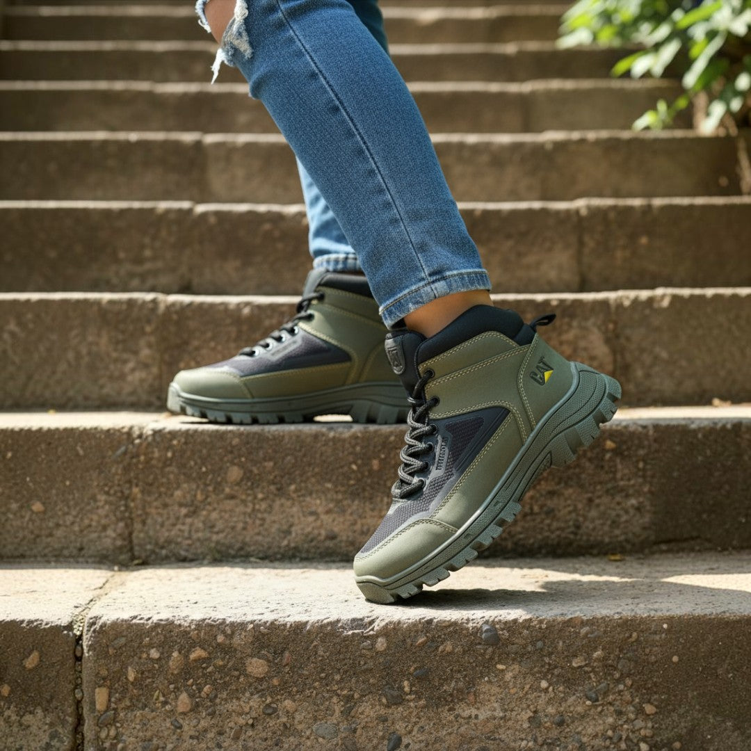 Bota deportiva para  hombre cat