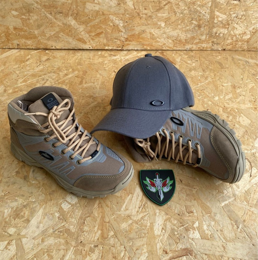 BOTA OAKLEY ARENA + GORRA